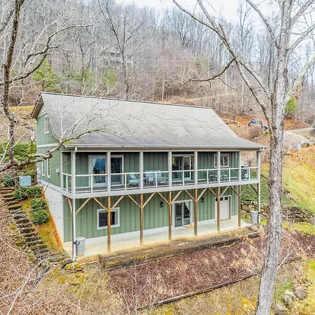 Mountain-View Hideaway Villa